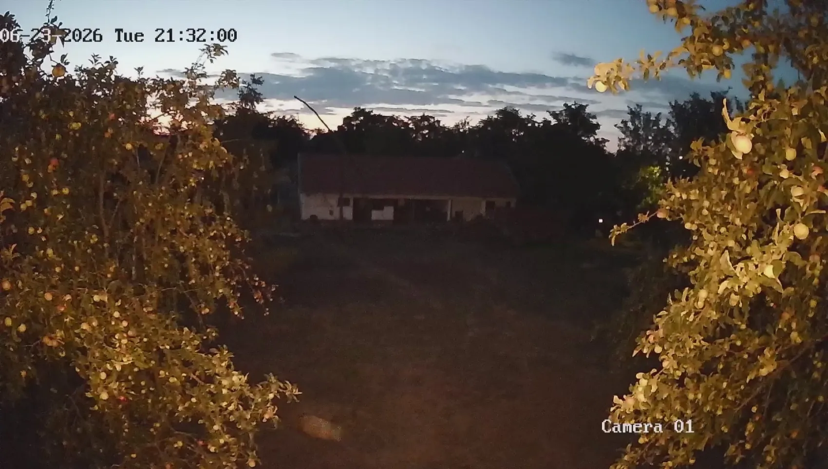 Hikvision DS-2CD1023G2-LIU csőkamera alkonyati színes tesztképe